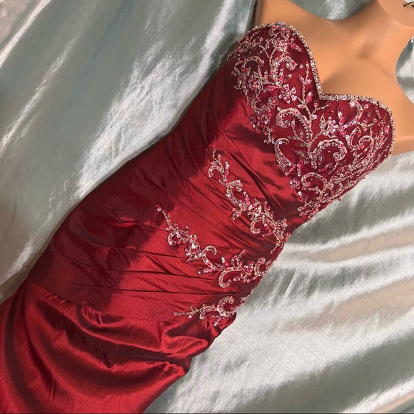 Exquisite, Tiffany, embellished,strapless mermaid formal ball gown. 12 runs sm. - Picture 11 of 14